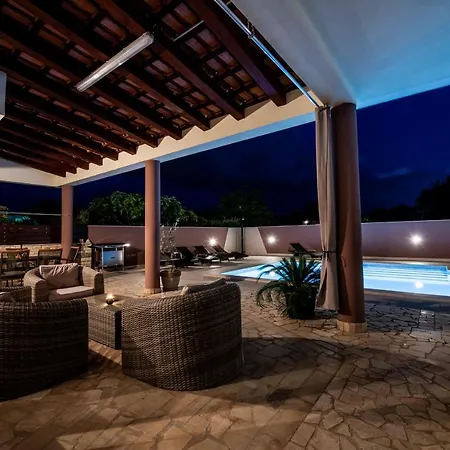 Сasa de vacaciones Komel With Pool Fažana