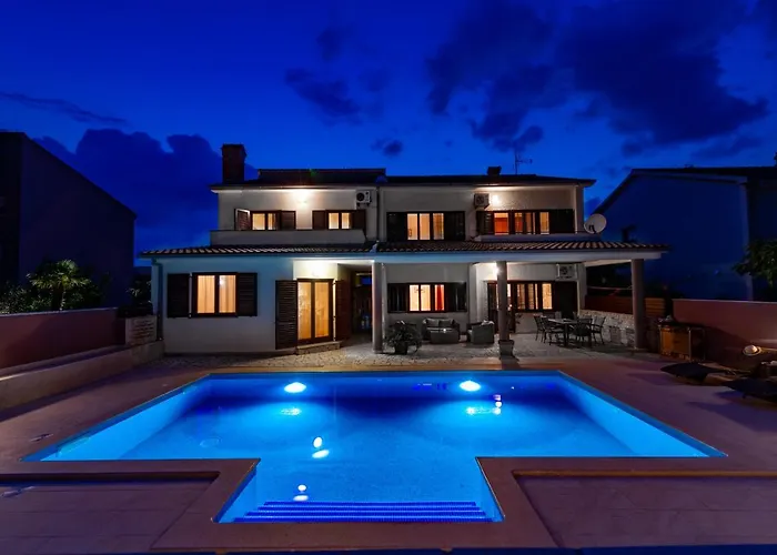 펜션 Komel With Pool *