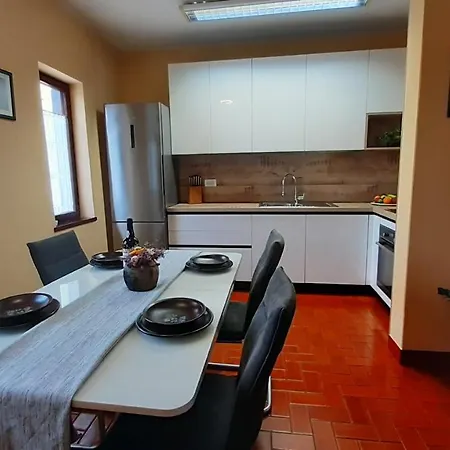 Komel With Pool 度假居