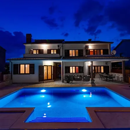 度假居 Komel With Pool *