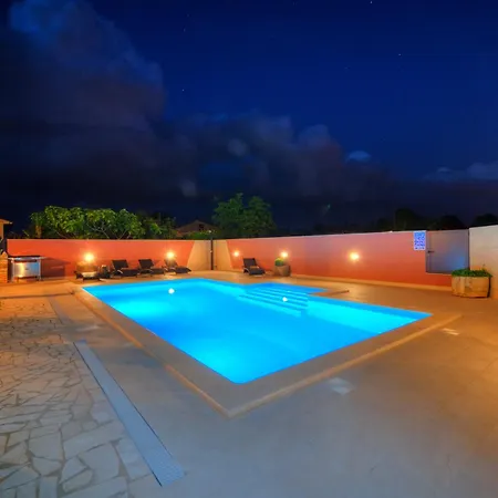 Vakantiehuis Komel With Pool Fažana