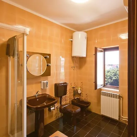 Komel With Pool Holiday home *