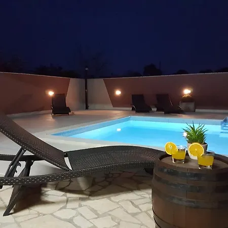 Komel With Pool * Fažana