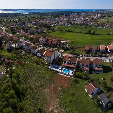 Feriehus Komel With Pool *