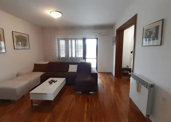 Komel With Pool 度假居