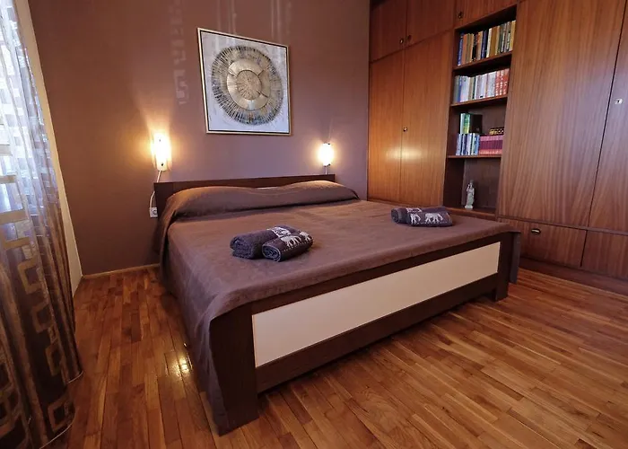 Komel With Pool 度假居