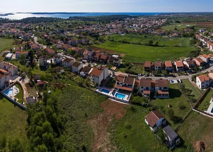 Σπίτι διακοπών Komel With Pool *